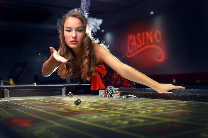 မြန်မာ Sportsbook တွင် ဘောလုံးပွဲ Live Bet ကစားနေသောမြင်ကွင်း