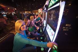 burma999 iOS App iPhone ဖြင့် Live Casino Baccarat ကစားနေသောမြင်ကွင်း